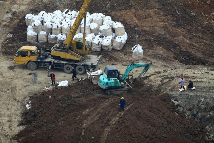 1月5日,武汉汉阳赫山,正在进行的原武汉农药厂片区土壤修复治理工程